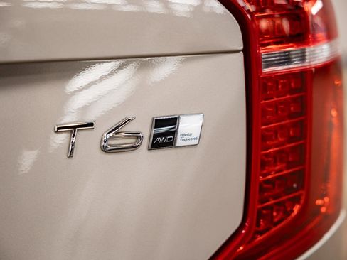 Used 2017 Volvo XC90 T6 Momentum w/ Momentum Plus Package image 4