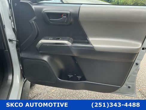 Used 2020 Toyota Tacoma SR5 RWD image 12