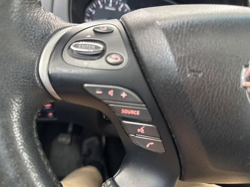Used 2015 Nissan Pathfinder Platinum w/ Family Entertainment Package image 30