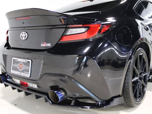Used 2022 Toyota GR86 Premium RWD image 9