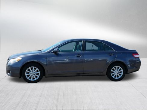 Used 2011 Toyota Camry XLE w/ SE/XLE Extra-Value Pkg image 4