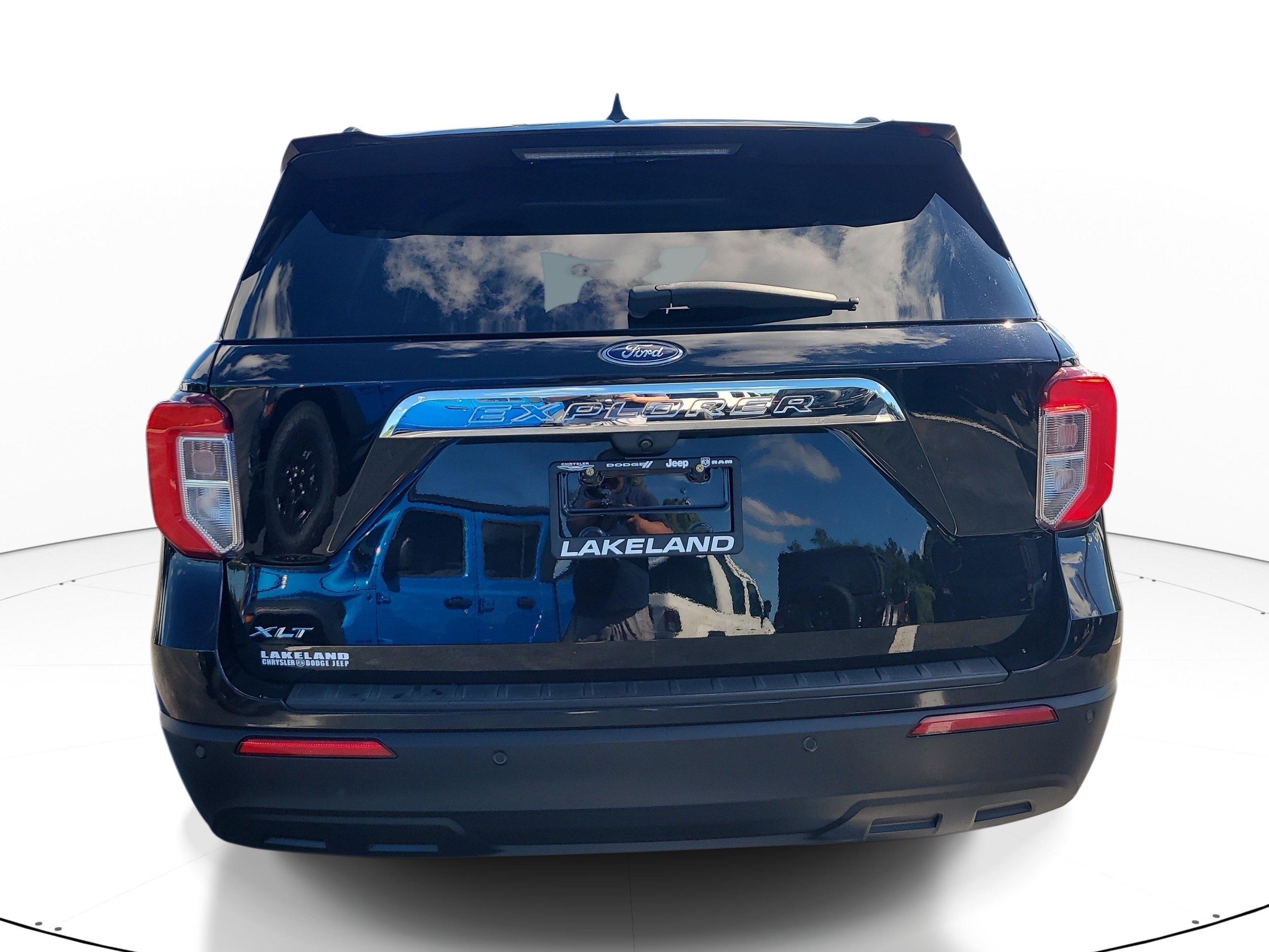 Used 2023 Ford Explorer XLT RWD image 5