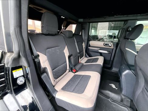 Used 2022 Ford Bronco Wildtrak image 16