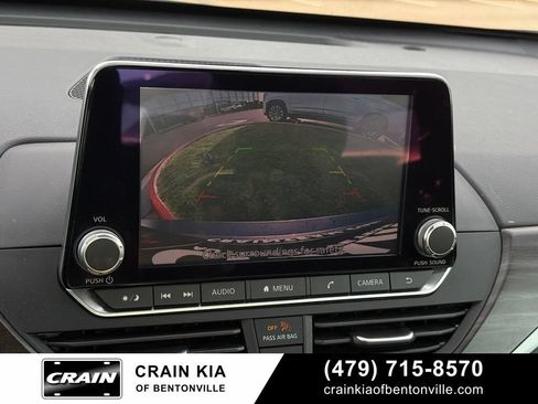 Used 2024 Nissan Altima 2.5 SV FWD image 16