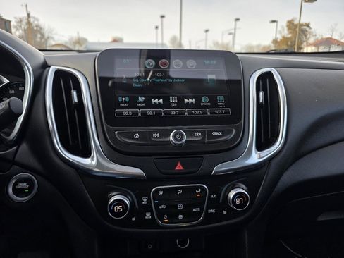 Used 2018 Chevrolet Equinox LT w/ Sun & Infotainment Package image 10