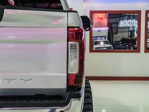 Used 2019 Ford F250 Lariat w/ Lariat Value Package image 42