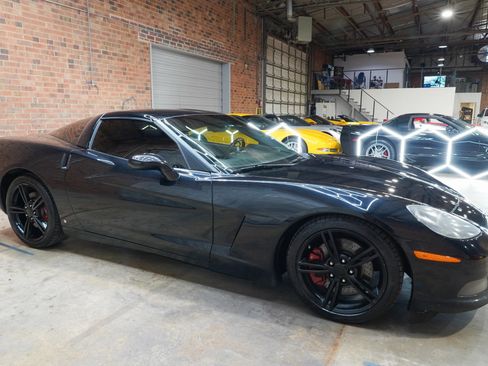 Used 2007 Chevrolet Corvette Coupe w/ Preferred Equipment Group RWD image 2