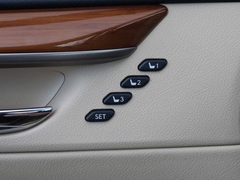 Used 2014 Lexus ES 300h w/ Premium Package w/Bamboo Trim image 13