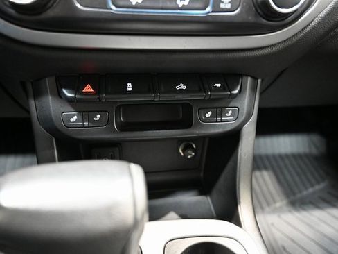 Used 2021 Chevrolet Colorado LT w/ LT Convenience Package image 19