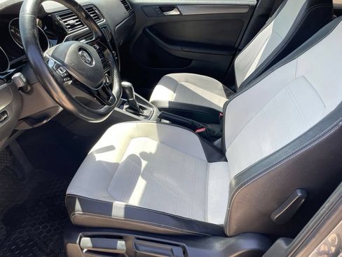 Used 2016 Volkswagen Jetta Sport FWD image 9