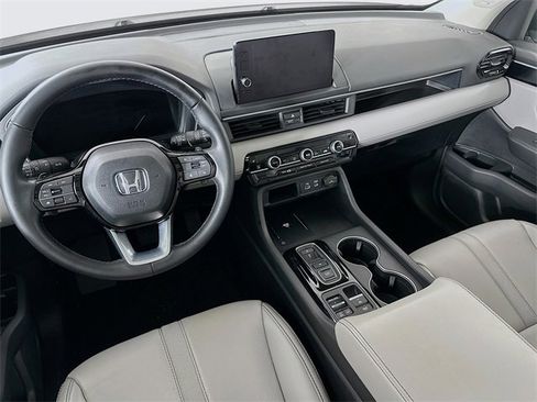 Certified 2025 Honda Pilot Touring image 31