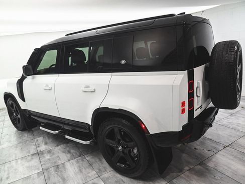 Used 2023 Land Rover Defender 110 X-Dynamic SE image 4