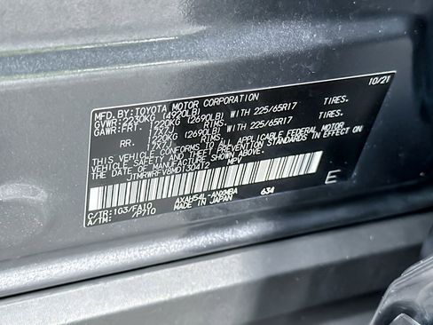 Used 2021 Toyota RAV4 XLE w/ Convenience Package image 22