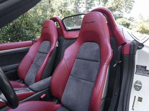 Used 2016 Porsche Boxster Spyder image 3