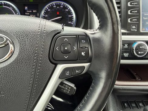 Used 2017 Toyota Highlander Limited Platinum AWD/4WD image 19