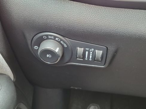 Used 2022 Jeep Compass Latitude AWD/4WD image 12