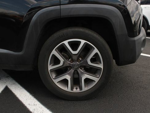 Used 2015 Jeep Renegade Latitude w/ Popular Equipment Group AWD/4WD image 4