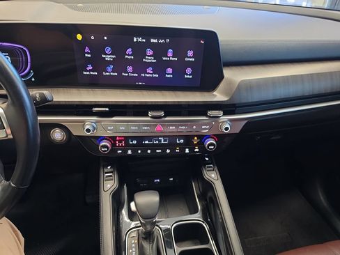Certified 2023 Kia Telluride EX w/ EX Captain's Chair Package FWD image 26