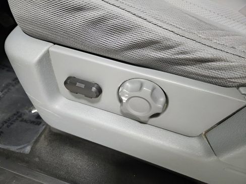 Used 2013 Ford F150 XLT w/ Luxury Equipment Group image 20