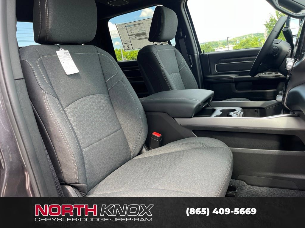 New 2026 RAM 3500 Big Horn AWD/4WD image 29