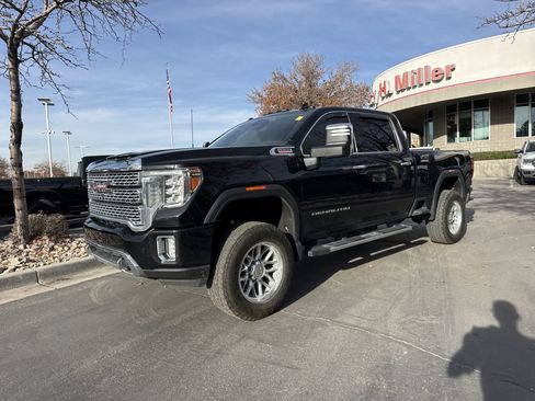 Used 2020 GMC Sierra 3500 Denali w/ Denali Ultimate Package image 4
