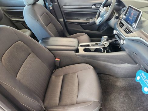 Used 2024 Nissan Altima 2.5 SV image 15