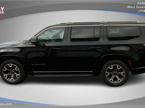 Used 2023 Jeep Wagoneer Series III w/ Preferred Equipment Group image 8