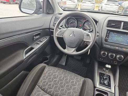Used 2024 Mitsubishi Outlander Sport SE image 9