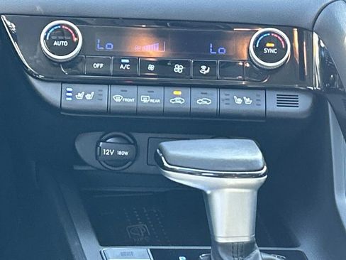 Used 2022 Hyundai Elantra Limited image 26