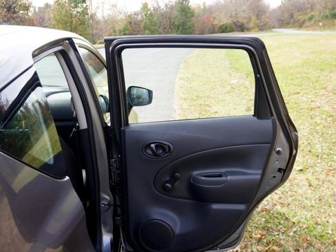 Used 2018 Nissan Versa Note S FWD image 18