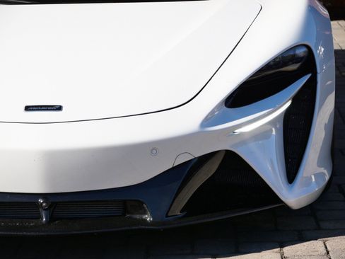Used 2023 McLaren Artura image 6