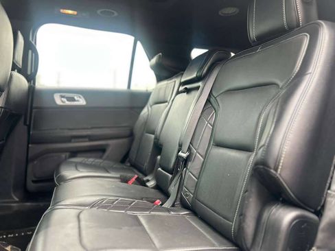 Used 2016 Ford Explorer Platinum image 16