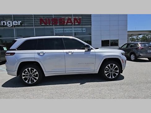 Used 2023 Jeep Grand Cherokee Overland AWD/4WD image 37