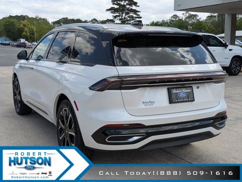 New 2026 Lincoln Nautilus Reserve image 8