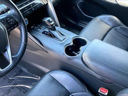 Used 2021 Toyota Venza Limited w/ Carpet Mat Package (TMS) AWD/4WD image 17