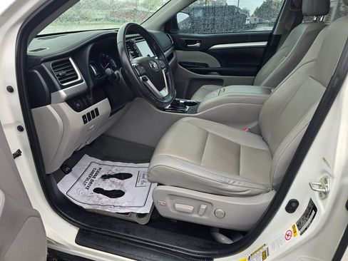 Used 2019 Toyota Highlander XLE image 11