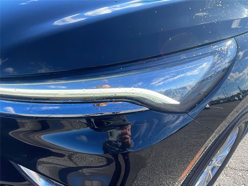 Used 2024 Buick Enclave Premium image 9