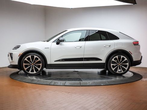 Used 2025 Porsche Macan Electric image 2