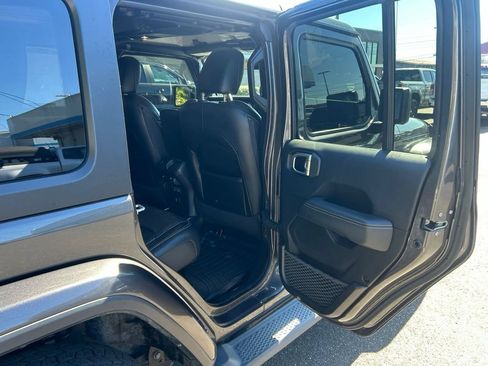 Used 2019 Jeep Wrangler Unlimited Sahara AWD/4WD image 33