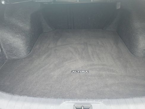 Used 2025 Nissan Altima 2.5 SV FWD image 9