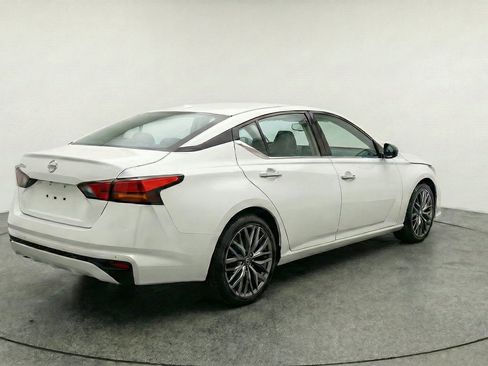 Used 2025 Nissan Altima 2.5 SV FWD image 9