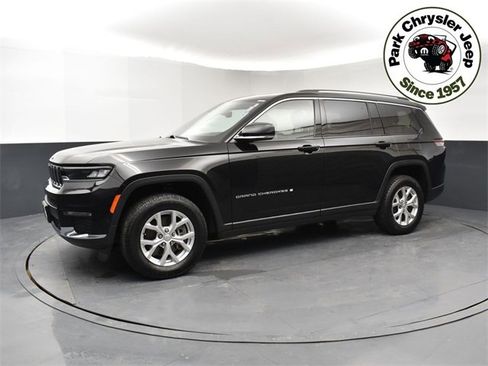 Used 2023 Jeep Grand Cherokee L Limited w/ Luxury Tech Group II image 3