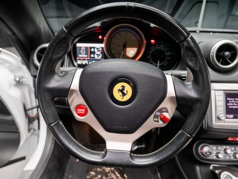 Used 2013 Ferrari California RWD image 55