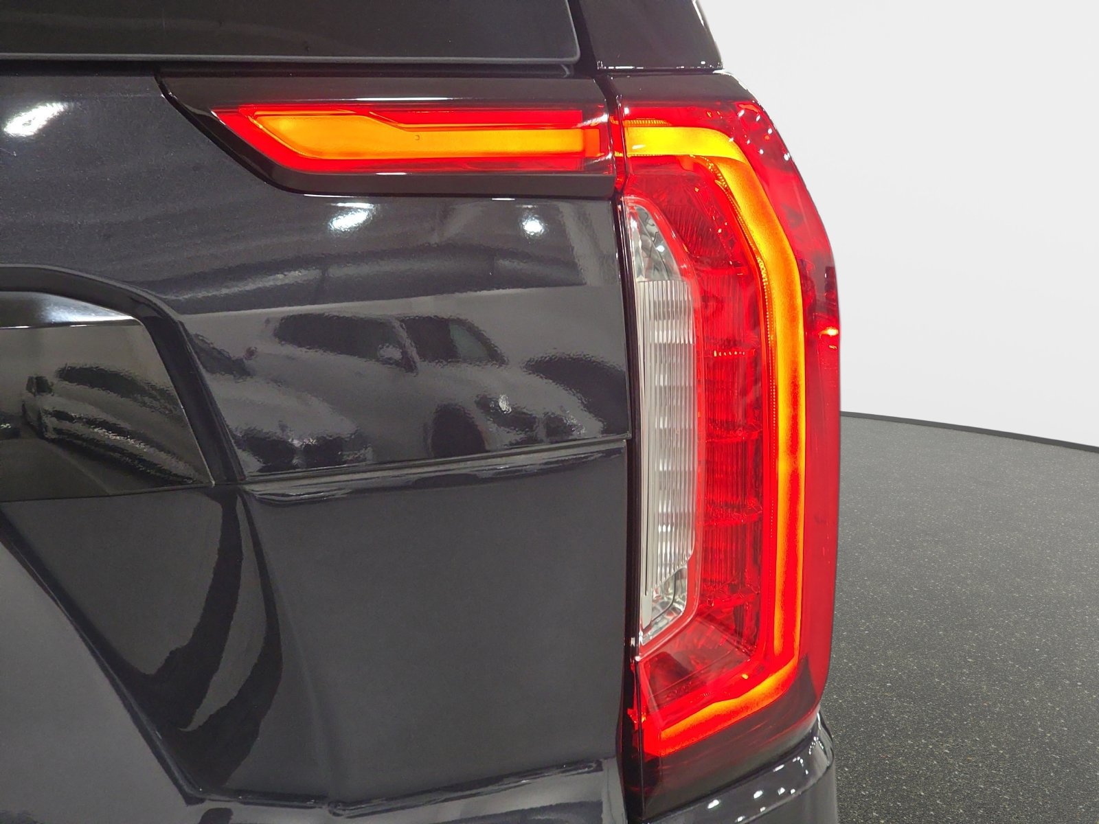 Used 2024 GMC Yukon Denali RWD image 31