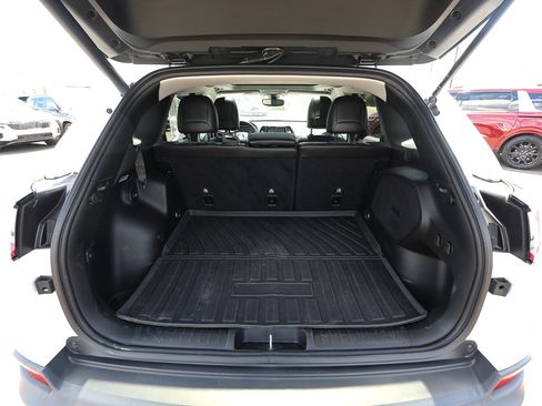 Used 2019 Jeep Cherokee Limited AWD/4WD image 7