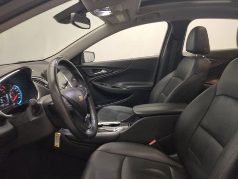 Used 2018 Chevrolet Malibu LT w/ Leather Package FWD image 17