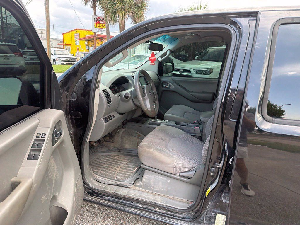 Used 2013 Nissan Frontier SV RWD image 10
