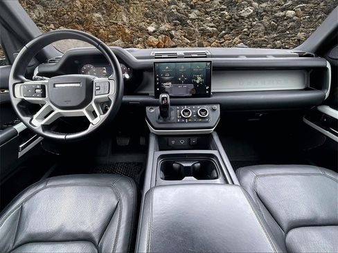 Used 2024 Land Rover Defender 110 SE image 13