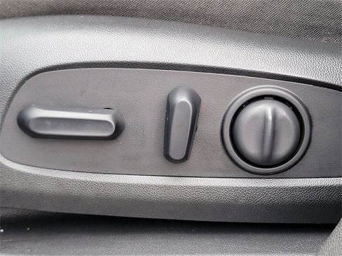 Used 2019 Chevrolet Equinox LS w/ LS Convenience Package image 4