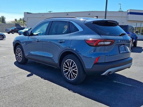 Certified 2025 Ford Escape SE FWD image 4